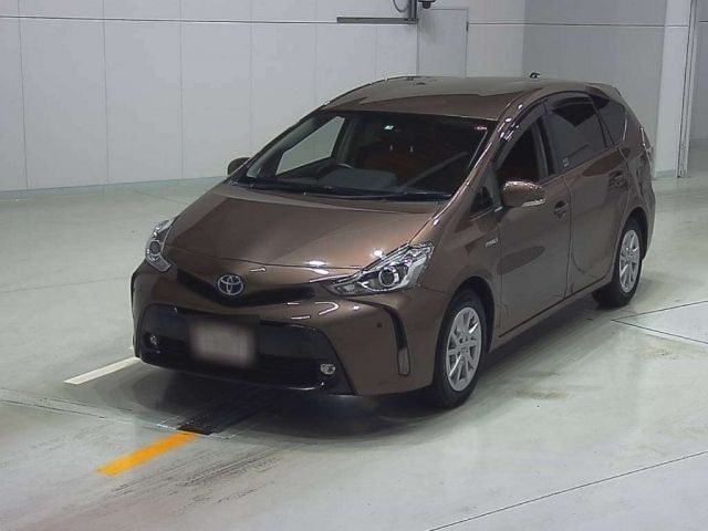 30035 Toyota Prius alpha ZVW40W 2015 г. (CAA Chubu)